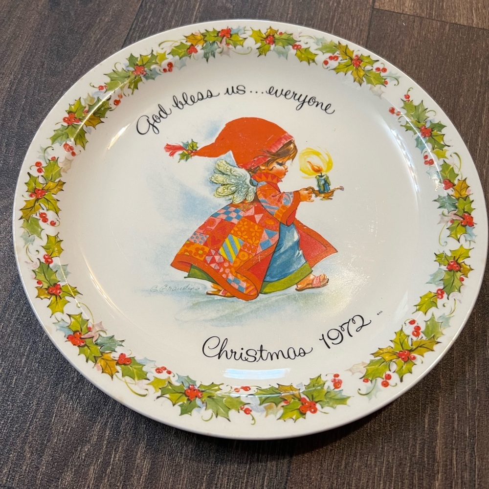 Vintage 1972 Christmas plate collectible